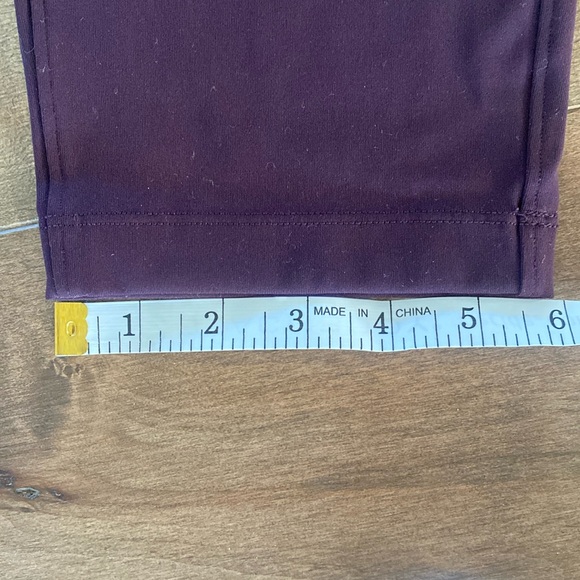 LuLulemon mid-rise, ankle length joggers with elastic waist, front pockets, 6 - Picture 5 of 6